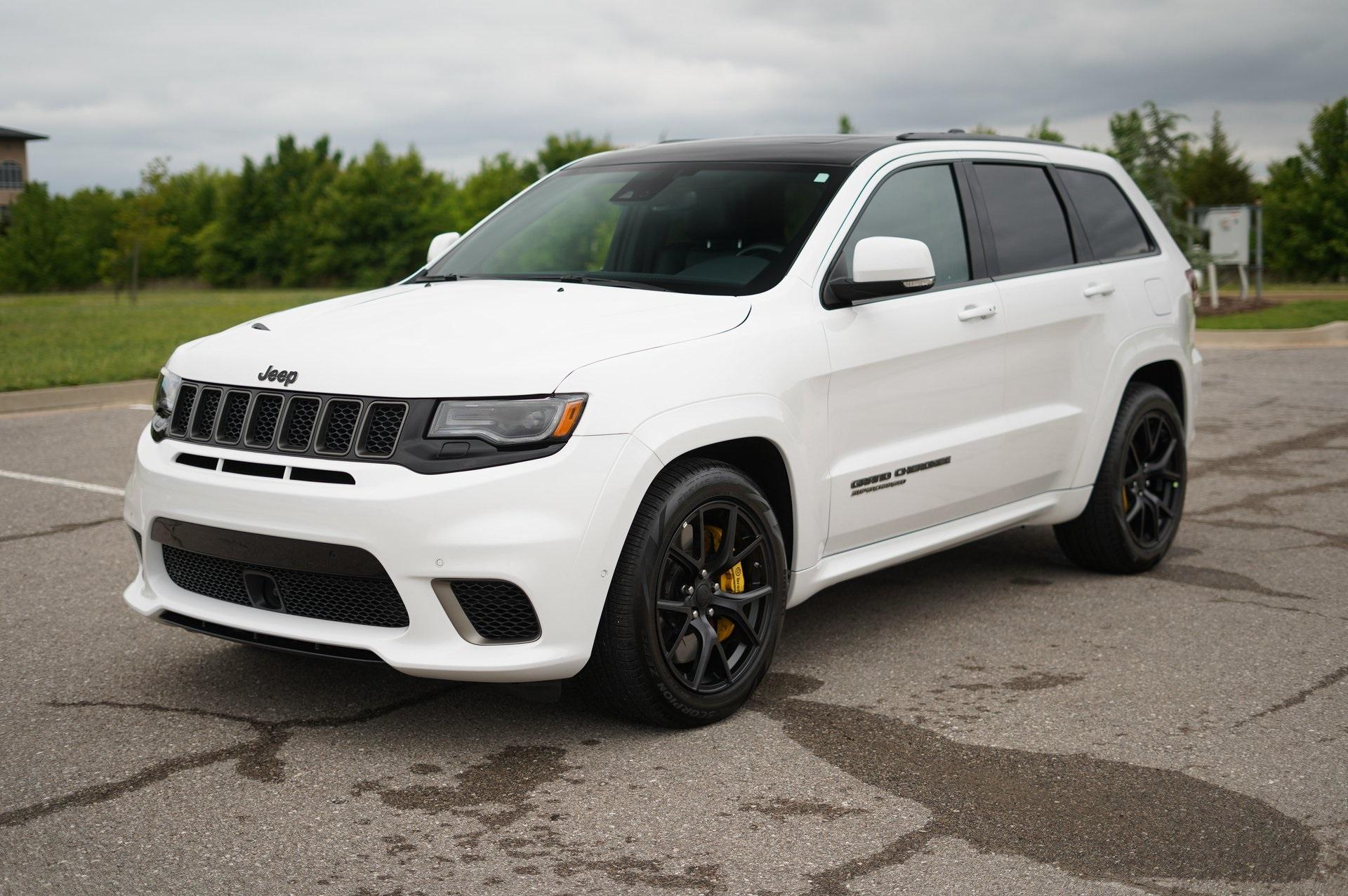 Details 149+ Jeep Trackhawk Interior - Tnbvietnam.edu.vn