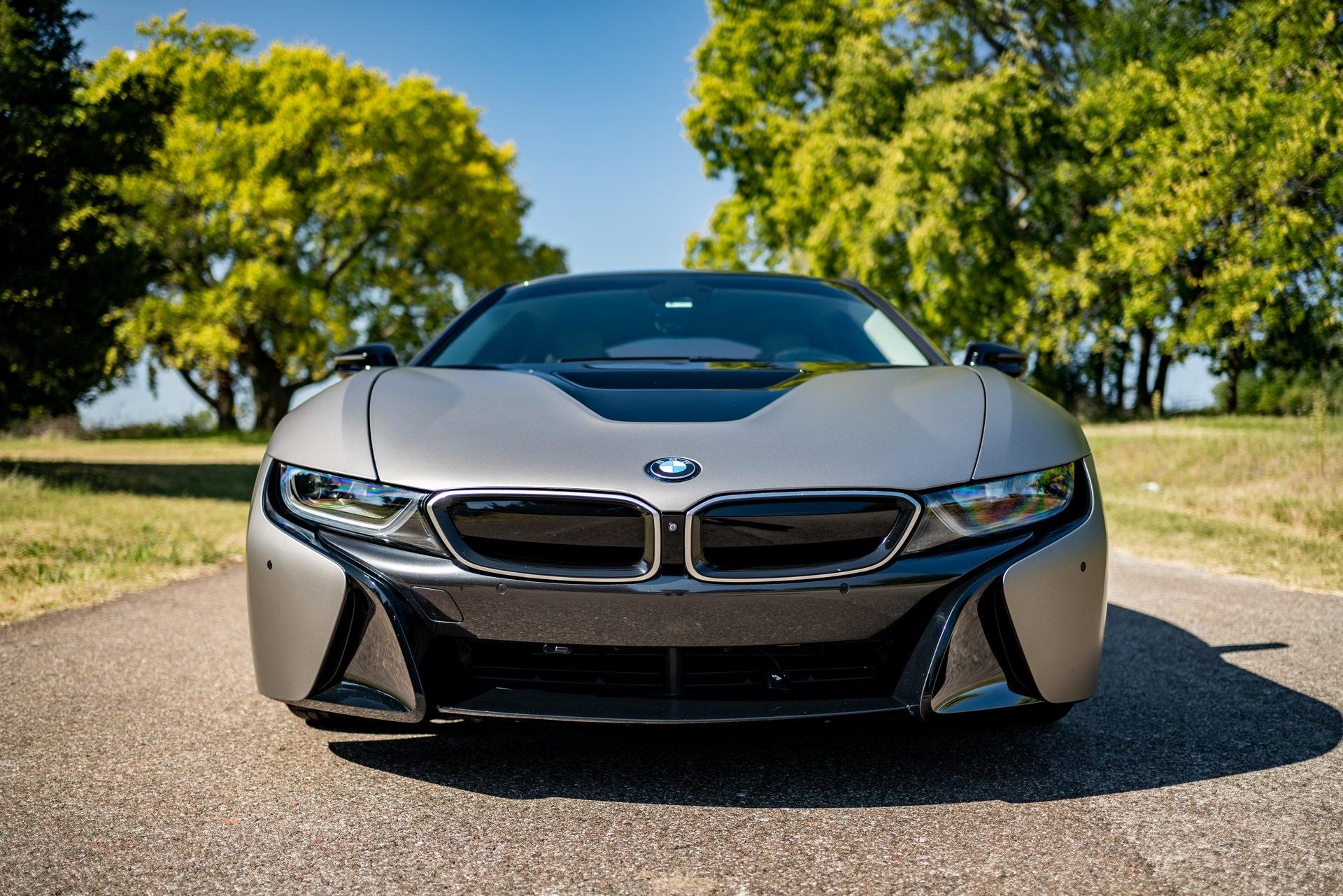 2015 BMW i8 Coupe - Front